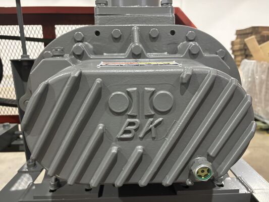 DN40 (1.5'') তিন লোব রুটস ব্লোয়ার যার বায়ু ক্ষমতা 0.37-1.11 m³/মিনিট এবং সর্বোচ্চ গতি 2300 rpm